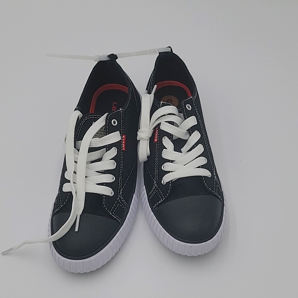 Levi's Women's Anica C CVS Sneaker Black Size 8.